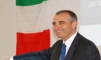 Avere gli agganci può non bastare, meglio essere figli di  :-) 
Avere gli agganci può non bastare, meglio essere figli di  :-)